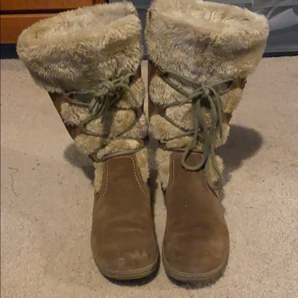 Women’s zip up fur boots